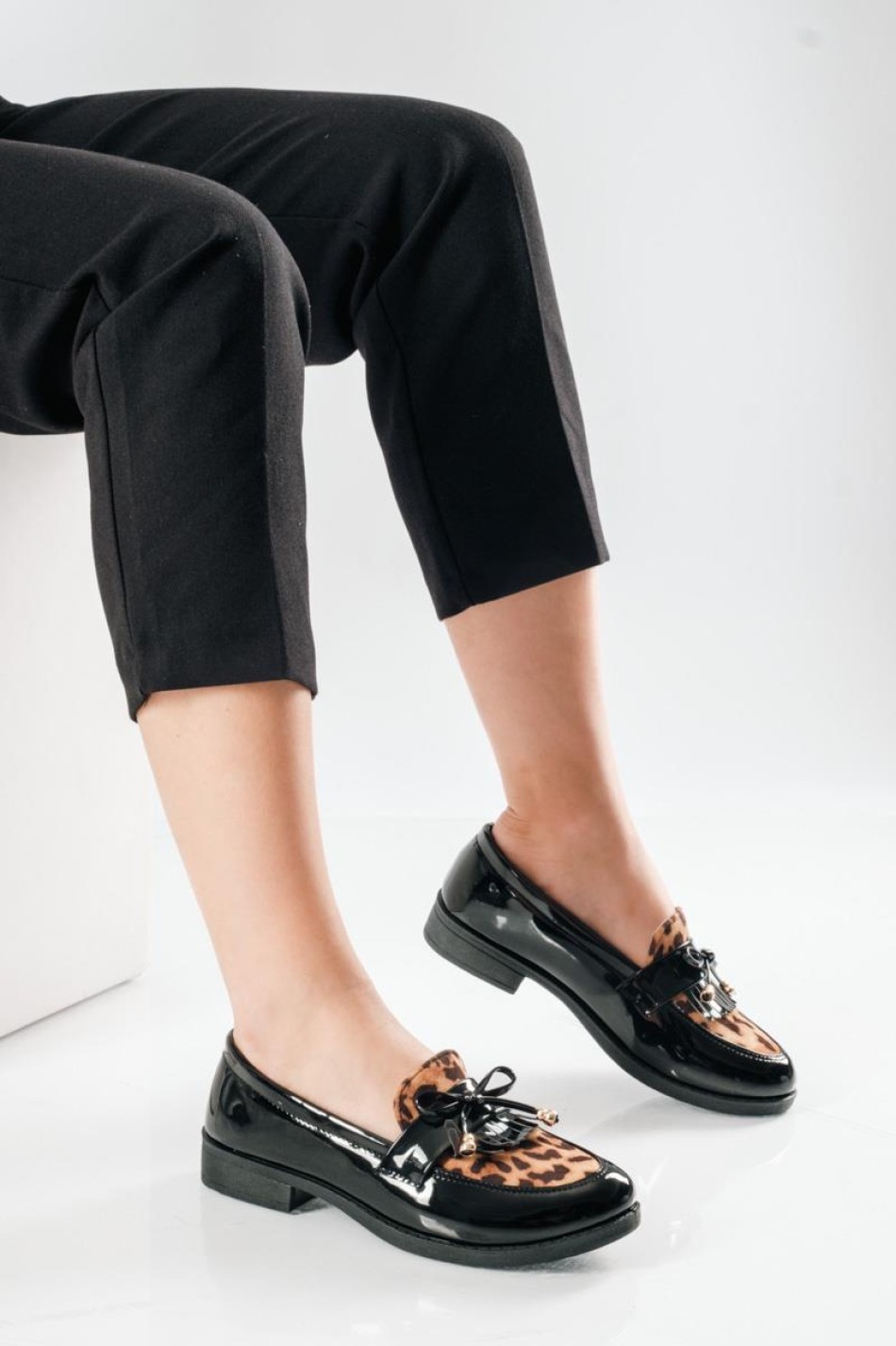 Λουστρίνι Loafers με λεοπάρ μοτίβο στο επάνω μέρος και φιόγκο ΛΕΟΠΑΡ Λουστρίνι Loafers με λεοπάρ μοτίβο στο επάνω μέρος και φιόγκο ΛΕΟΠΑΡ