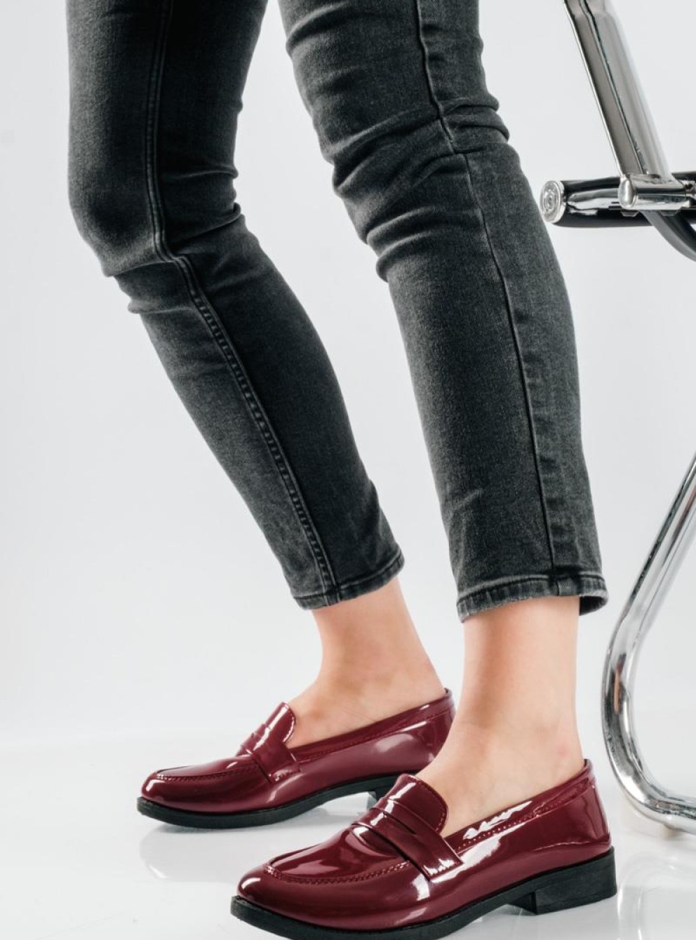 Λουστρίνι Loafers με Minimal Design ΜΠΟΡΝΤΩ Λουστρίνι Loafers με Minimal Design ΜΠΟΡΝΤΩ