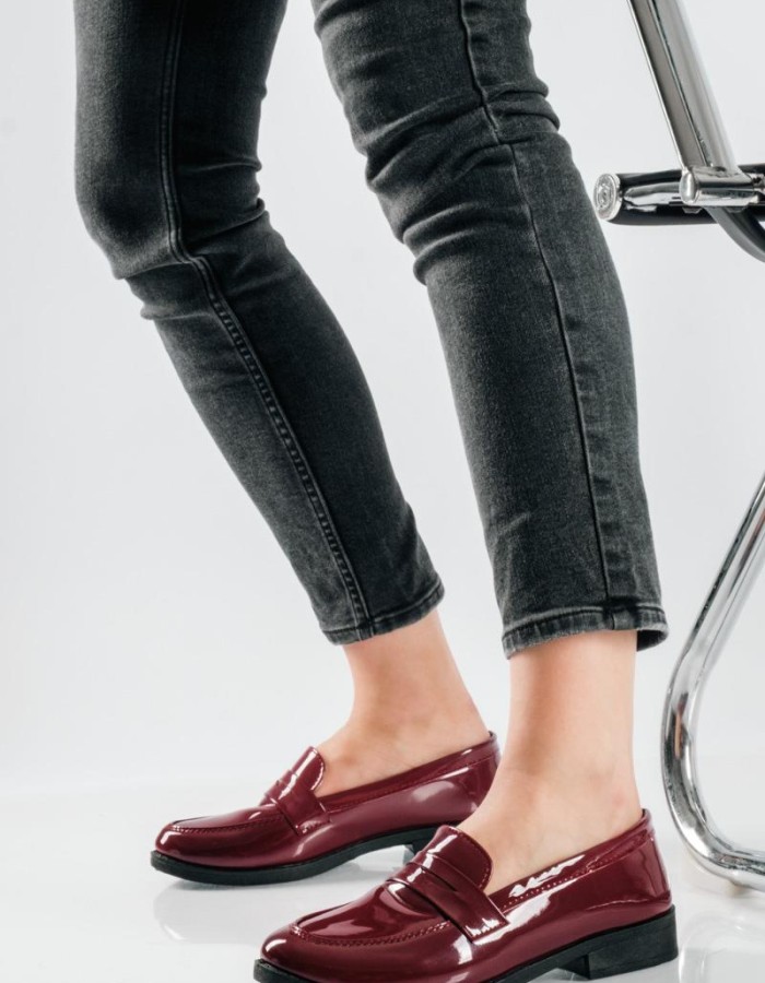 Λουστρίνι Loafers με Minimal Design ΜΠΟΡΝΤΩ