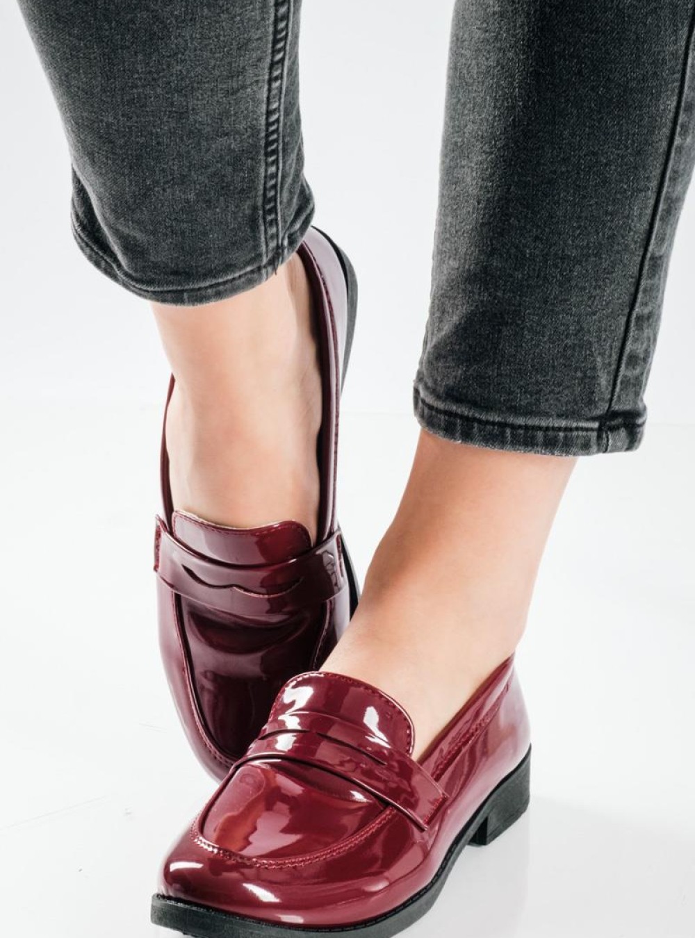 Λουστρίνι Loafers με Minimal Design ΜΠΟΡΝΤΩ Λουστρίνι Loafers με Minimal Design ΜΠΟΡΝΤΩ