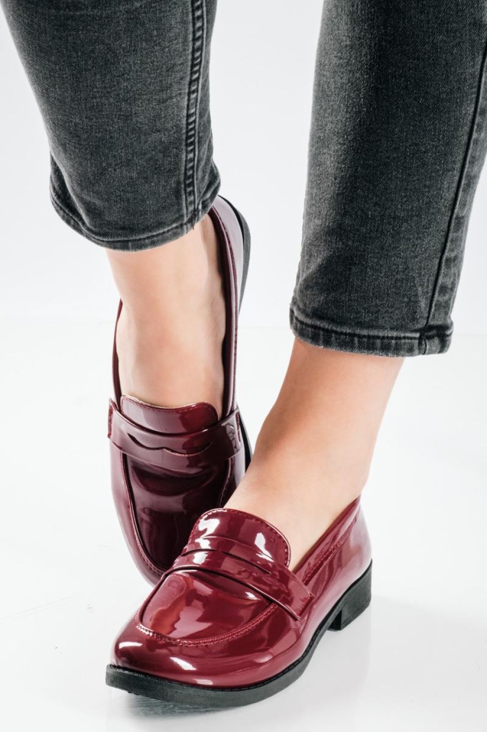 Λουστρίνι Loafers με Minimal Design ΜΠΟΡΝΤΩ Λουστρίνι Loafers με Minimal Design ΜΠΟΡΝΤΩ