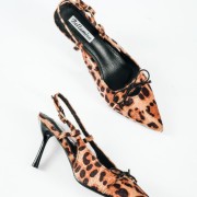 Slingback ponyskin γόβες με ιδιαίτερο print και λεπτό φιογκάκι μπροστά ΛΕΟΠΑΡ Slingback ponyskin γόβες με ιδιαίτερο print και λεπτό φιογκάκι μπροστά ΛΕΟΠΑΡ