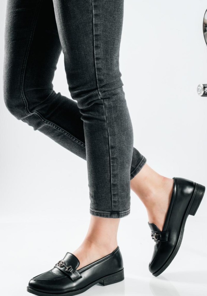 All day flat loafer με διακριτική αγκράφα και minimal γραμμή ΜΑΥΡΟ