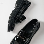 Λουστρίνι loafers με διακοσμητική μεταλλική αγκράφα ΜΑΥΡΟ Λουστρίνι loafers με διακοσμητική μεταλλική αγκράφα ΜΑΥΡΟ