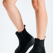 Chelsea suede μποτάκια με πλατφόρμα και minimal γραμμή ΜΑΥΡΟ Chelsea suede μποτάκια με πλατφόρμα και minimal γραμμή ΜΑΥΡΟ