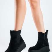 Chelsea suede μποτάκια με πλατφόρμα και minimal γραμμή ΜΑΥΡΟ Chelsea suede μποτάκια με πλατφόρμα και minimal γραμμή ΜΑΥΡΟ
