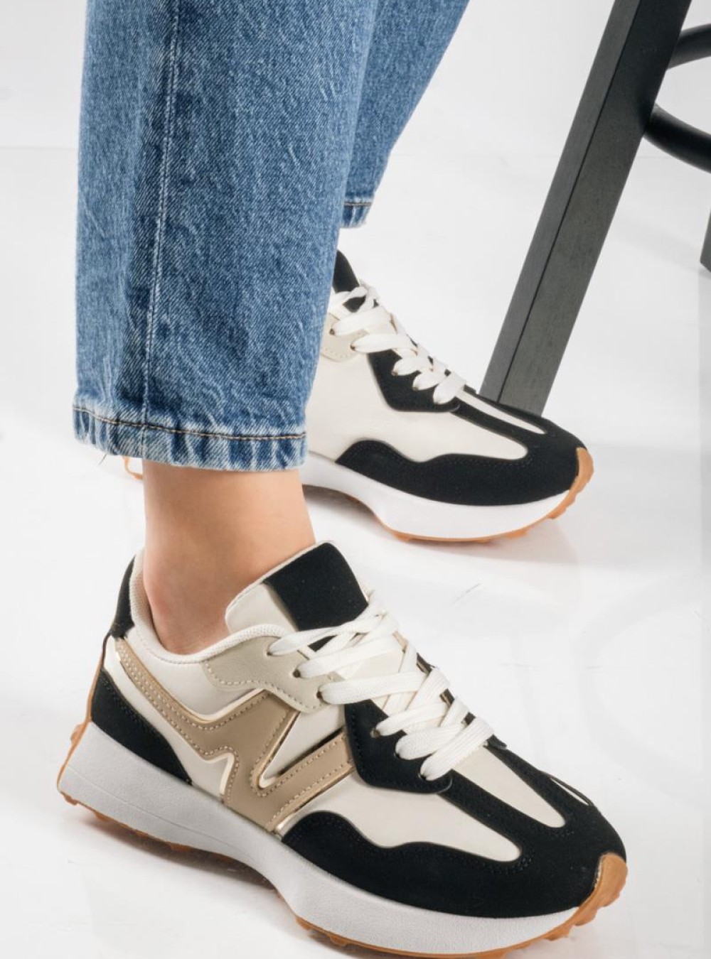 Chunky sneakers με συνδυασμό υλικών και ιδιαίτερο σχέδιο στη σόλα ΜΑΥΡΟ Chunky sneakers με συνδυασμό υλικών και ιδιαίτερο σχέδιο στη σόλα ΜΑΥΡΟ