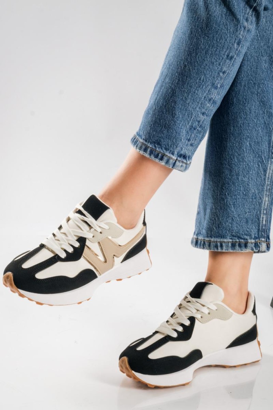 Chunky sneakers με συνδυασμό υλικών και ιδιαίτερο σχέδιο στη σόλα ΜΑΥΡΟ Chunky sneakers με συνδυασμό υλικών και ιδιαίτερο σχέδιο στη σόλα ΜΑΥΡΟ