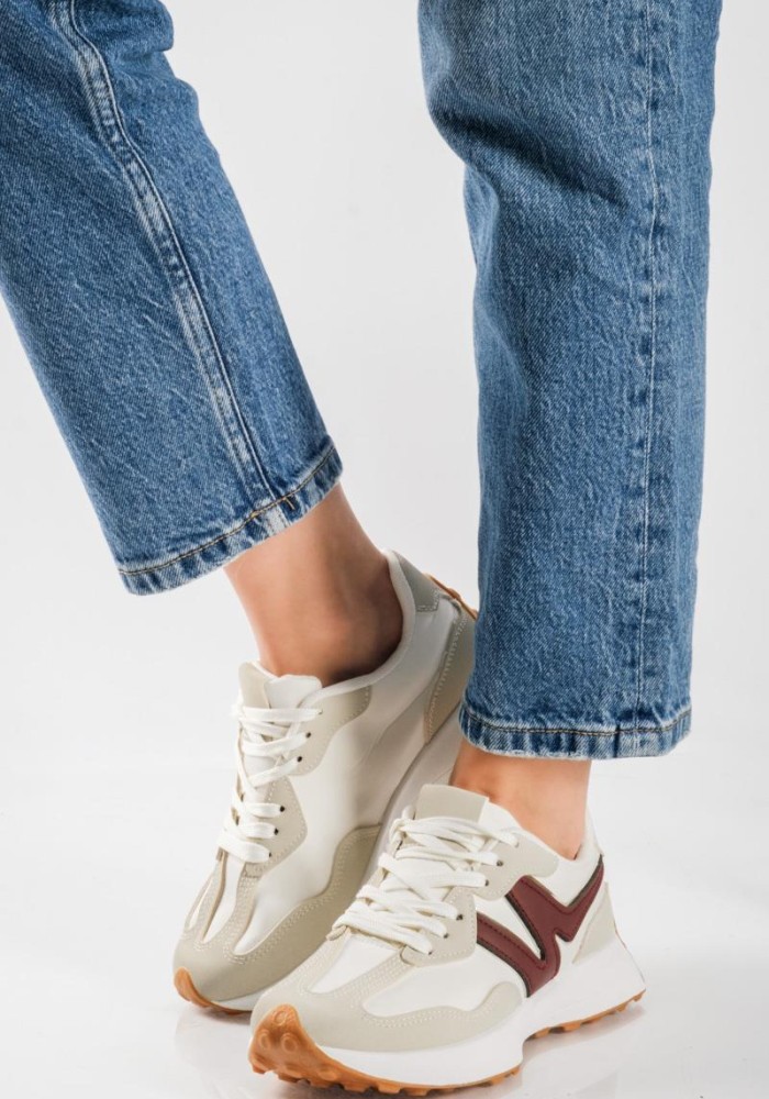 Chunky sneakers με συνδυασμό υλικών και ιδιαίτερο σχέδιο στη σόλα ΜΠΕΖ