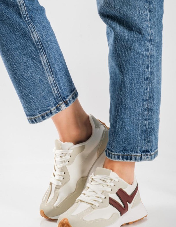 Chunky sneakers με συνδυασμό υλικών και ιδιαίτερο σχέδιο στη σόλα ΜΠΕΖ