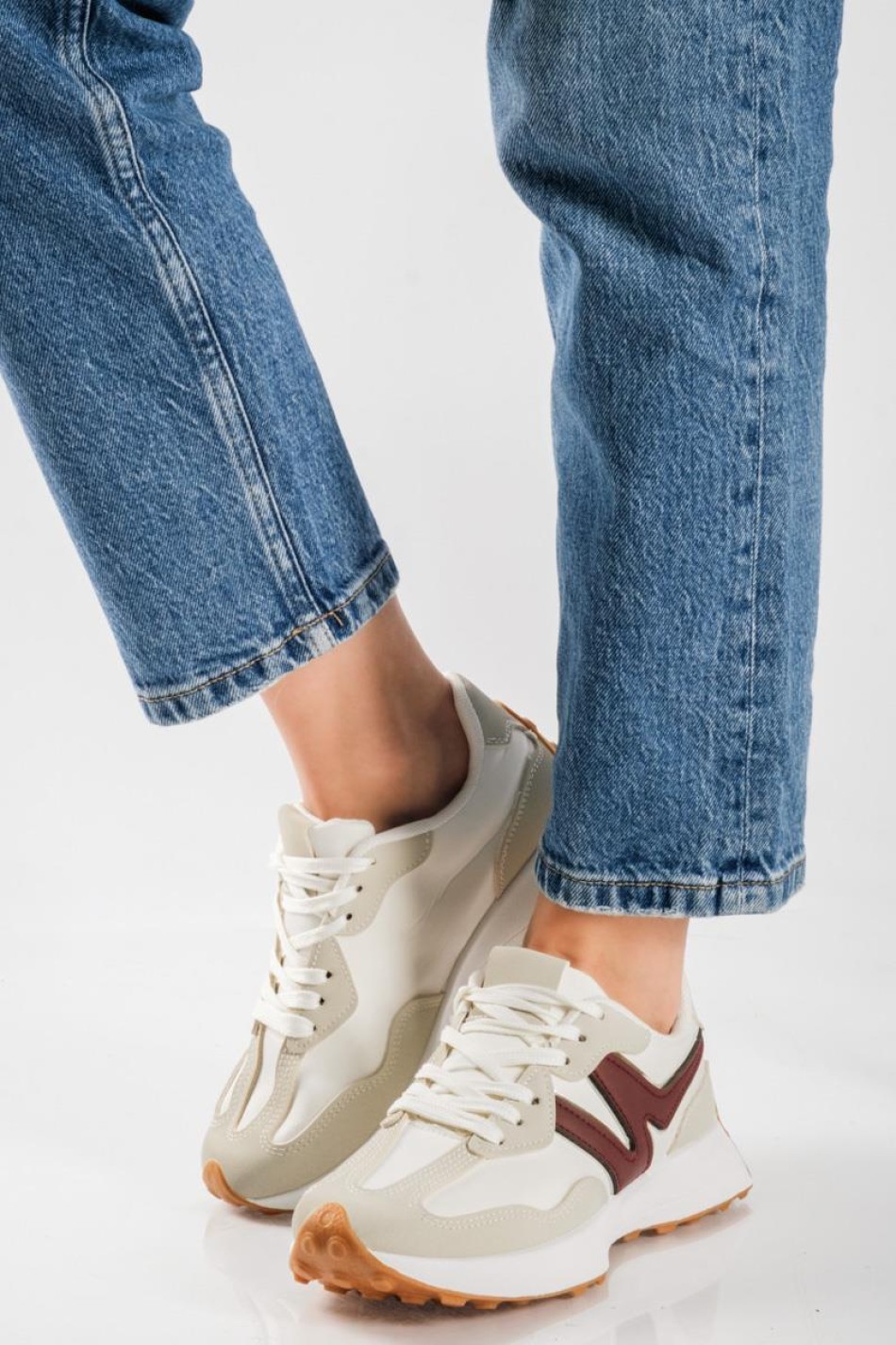 Chunky sneakers με συνδυασμό υλικών και ιδιαίτερο σχέδιο στη σόλα ΜΠΕΖ Chunky sneakers με συνδυασμό υλικών και ιδιαίτερο σχέδιο στη σόλα ΜΠΕΖ