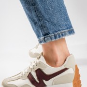 Chunky sneakers με συνδυασμό υλικών και ιδιαίτερο σχέδιο στη σόλα ΜΠΕΖ Chunky sneakers με συνδυασμό υλικών και ιδιαίτερο σχέδιο στη σόλα ΜΠΕΖ
