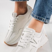 Chunky sneakers με συνδυασμό υλικών και ιδιαίτερο σχέδιο στη σόλα ΑΣΠΡΟ Chunky sneakers με συνδυασμό υλικών και ιδιαίτερο σχέδιο στη σόλα ΑΣΠΡΟ