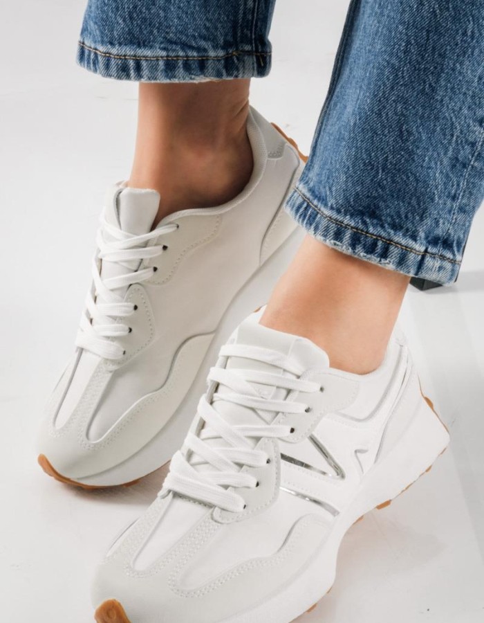 Chunky sneakers με συνδυασμό υλικών και ιδιαίτερο σχέδιο στη σόλα ΑΣΠΡΟ