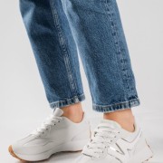 Chunky sneakers με συνδυασμό υλικών και ιδιαίτερο σχέδιο στη σόλα ΑΣΠΡΟ Chunky sneakers με συνδυασμό υλικών και ιδιαίτερο σχέδιο στη σόλα ΑΣΠΡΟ