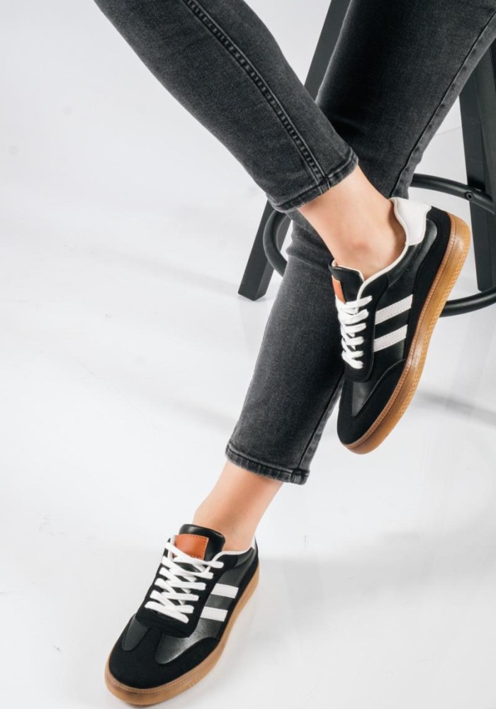Retro sneakers με δίχρωμες ρίγες και καφέ σόλα ΜΑΥΡΟ