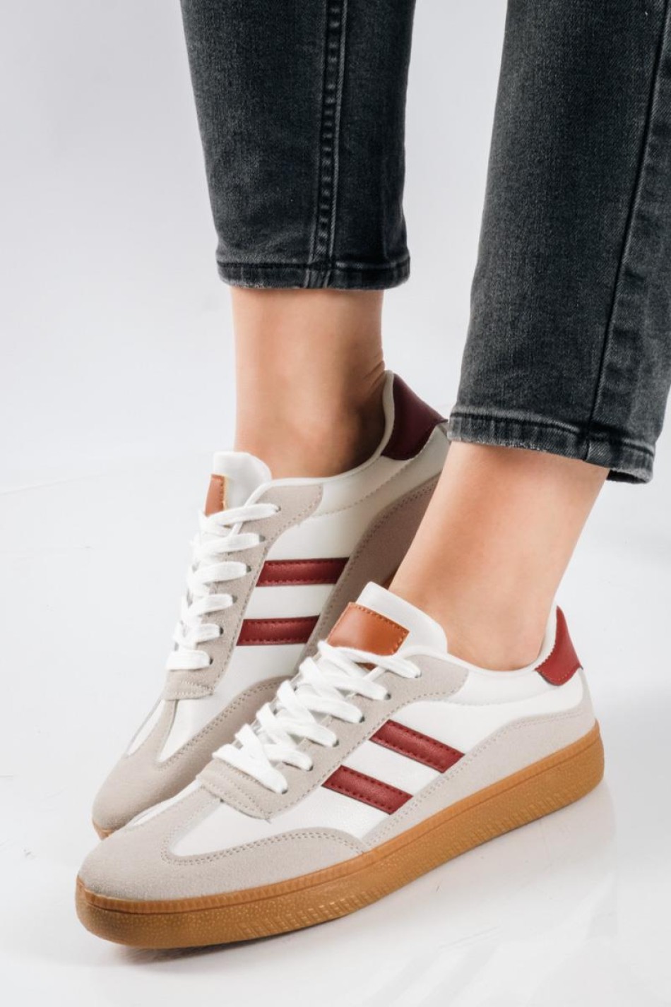 Retro sneakers με δίχρωμες ρίγες και καφέ σόλα ΜΠΟΡΝΤΩ