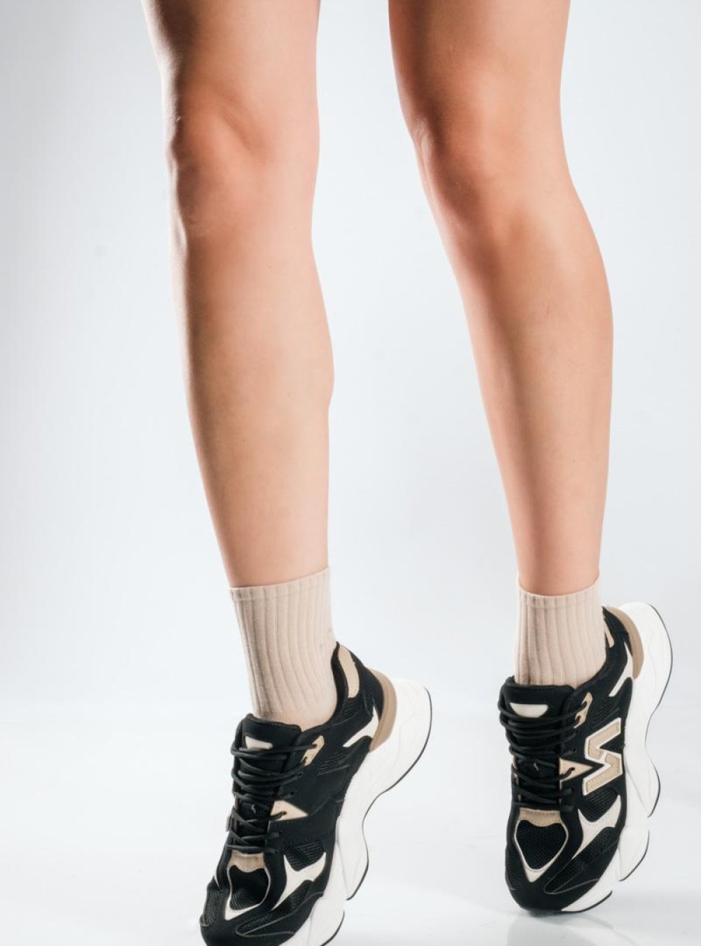 Chunky sneakers με συνδυασμό υλικών και διακριτικές χρωματικές αντιθέσεις ΜΑΥΡΟ Chunky sneakers με συνδυασμό υλικών και διακριτικές χρωματικές αντιθέσεις ΜΑΥΡΟ