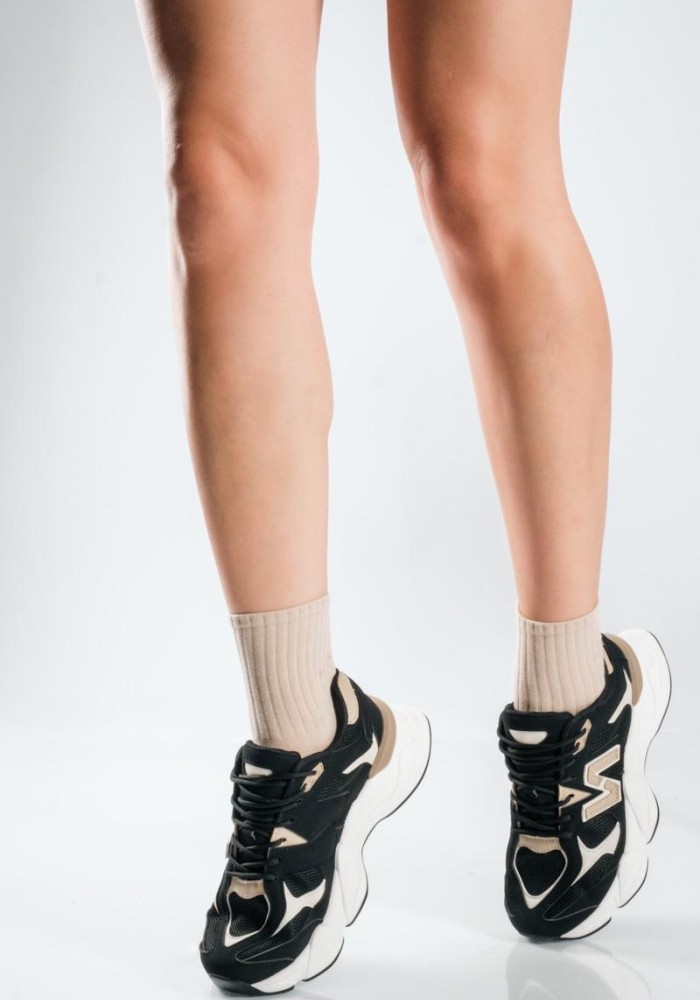 Chunky sneakers με συνδυασμό υλικών και διακριτικές χρωματικές αντιθέσεις ΜΑΥΡΟ