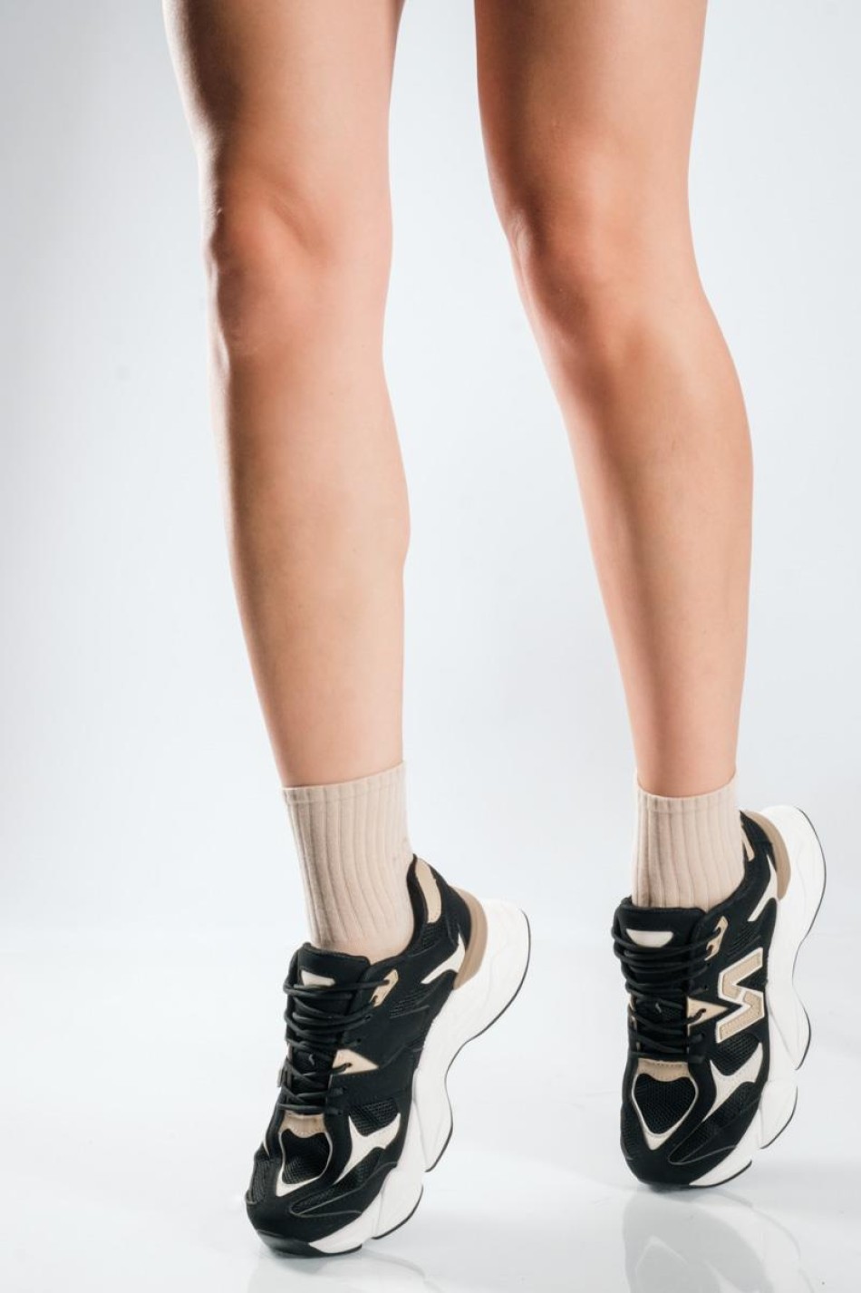Chunky sneakers με συνδυασμό υλικών και διακριτικές χρωματικές αντιθέσεις ΜΑΥΡΟ Chunky sneakers με συνδυασμό υλικών και διακριτικές χρωματικές αντιθέσεις ΜΑΥΡΟ