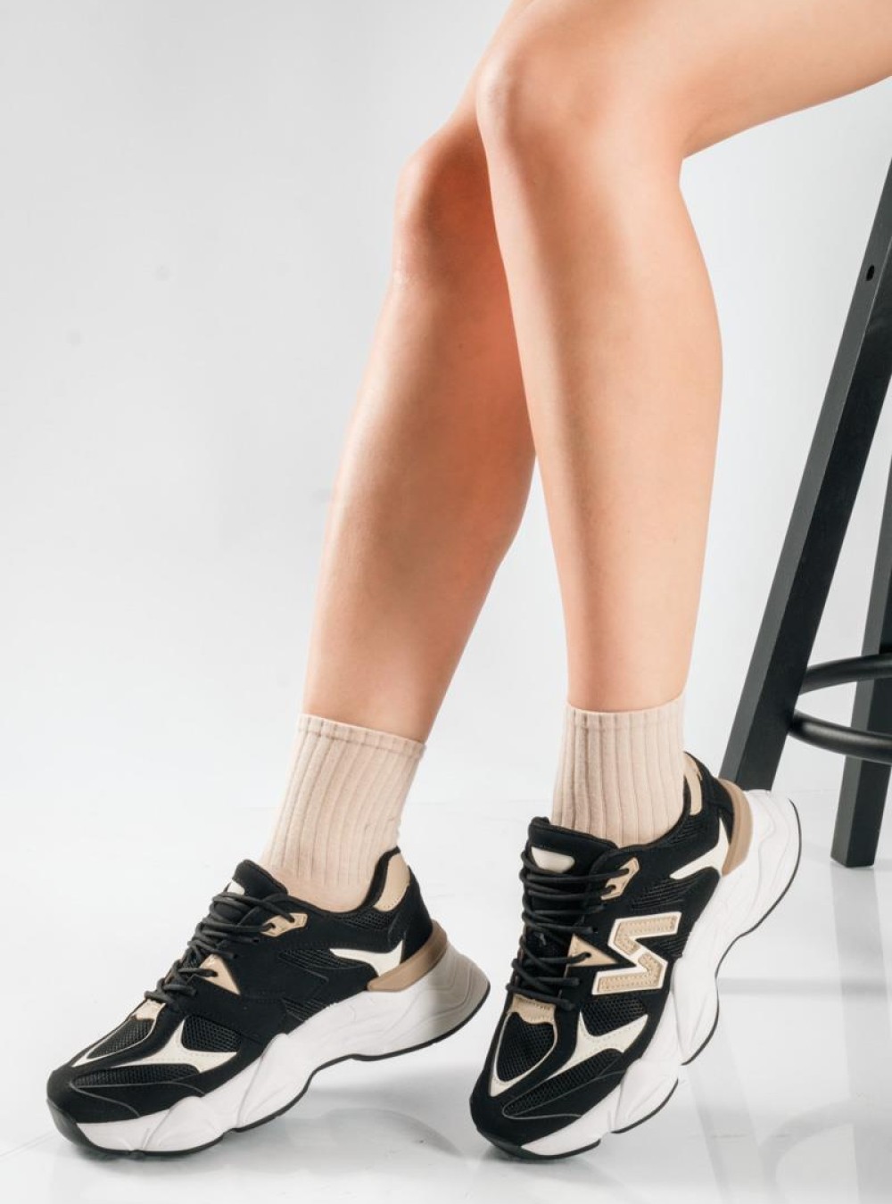 Chunky sneakers με συνδυασμό υλικών και διακριτικές χρωματικές αντιθέσεις ΜΑΥΡΟ Chunky sneakers με συνδυασμό υλικών και διακριτικές χρωματικές αντιθέσεις ΜΑΥΡΟ