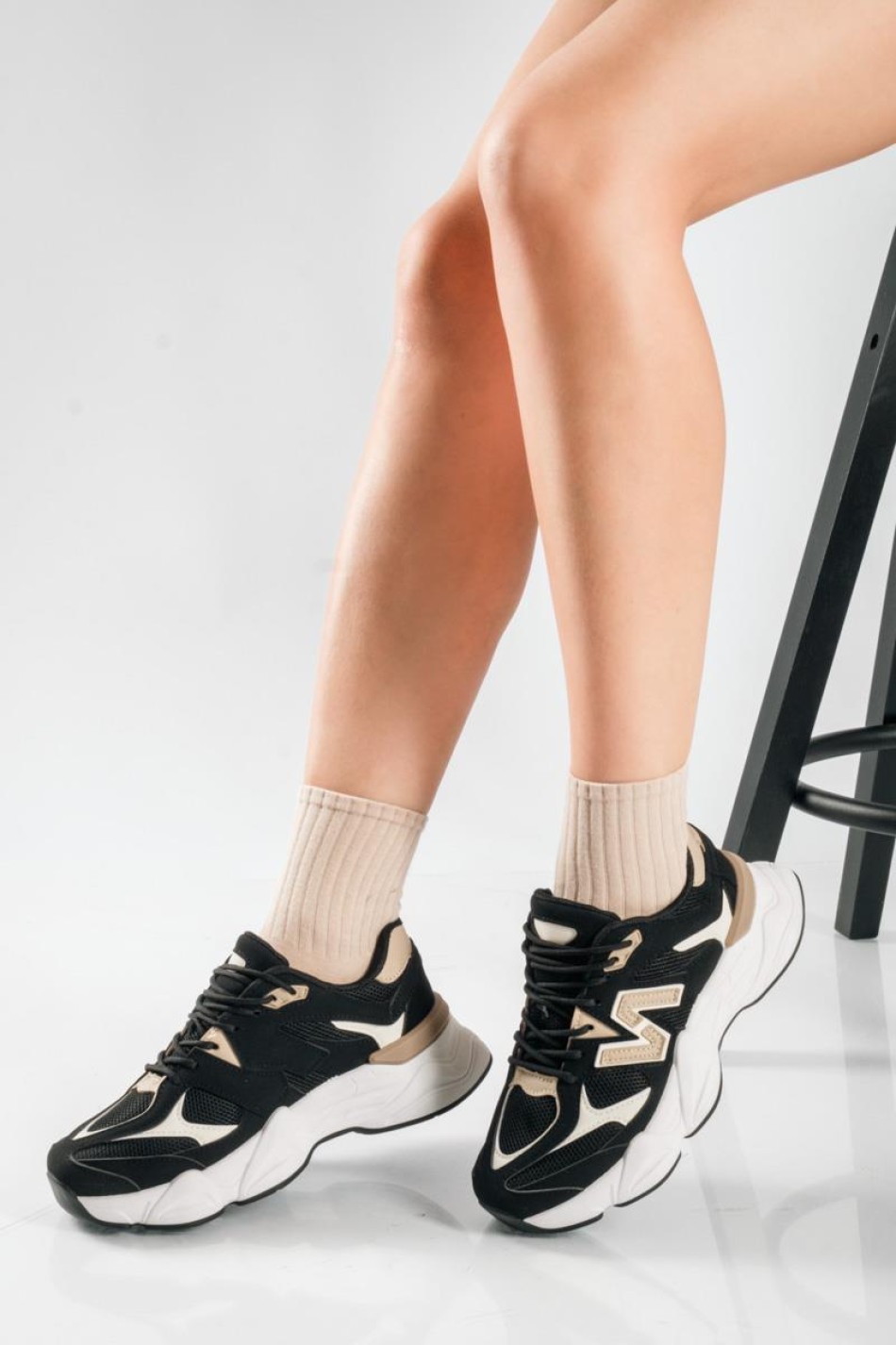 Chunky sneakers με συνδυασμό υλικών και διακριτικές χρωματικές αντιθέσεις ΜΑΥΡΟ Chunky sneakers με συνδυασμό υλικών και διακριτικές χρωματικές αντιθέσεις ΜΑΥΡΟ