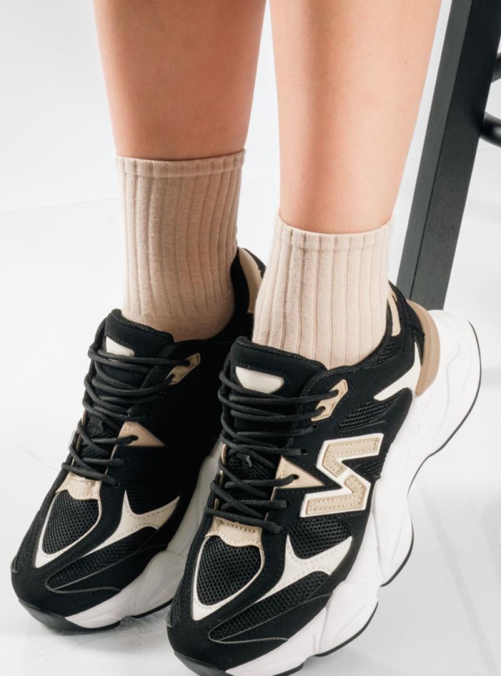 Chunky sneakers με συνδυασμό υλικών και διακριτικές χρωματικές αντιθέσεις ΜΑΥΡΟ Chunky sneakers με συνδυασμό υλικών και διακριτικές χρωματικές αντιθέσεις ΜΑΥΡΟ