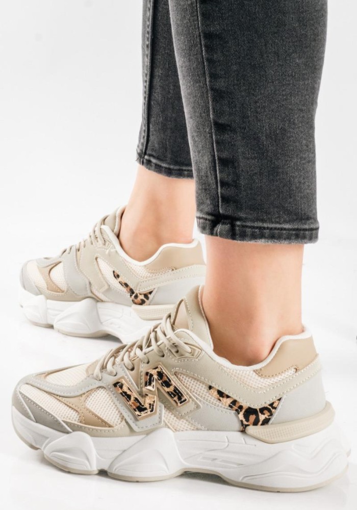 Chunky sneakers με συνδυασμό υλικών και διακριτικές χρωματικές αντιθέσεις ΜΠΕΖ