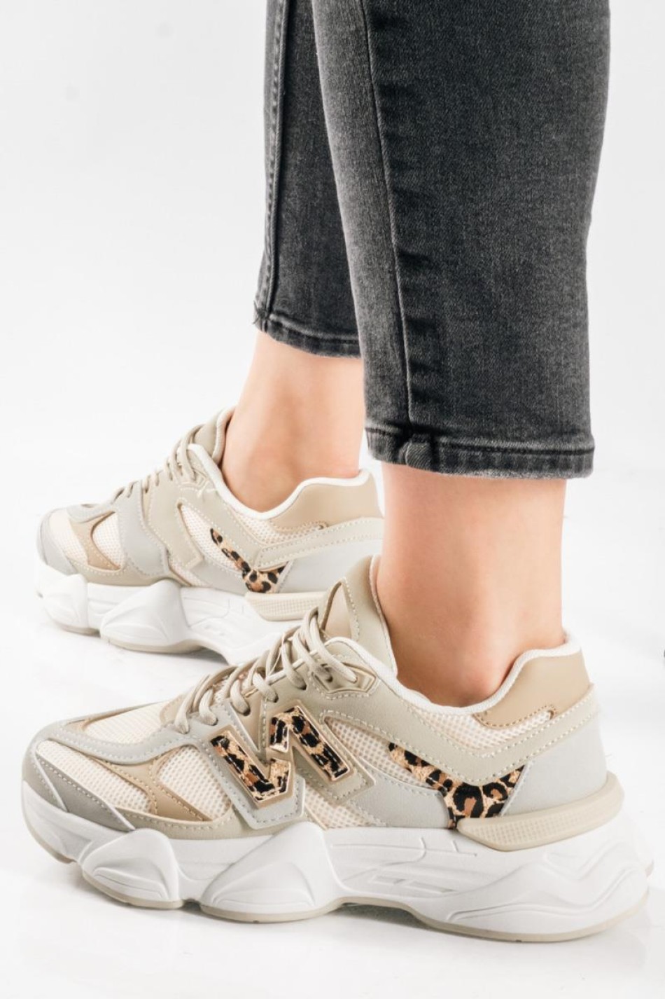 Chunky sneakers με συνδυασμό υλικών και διακριτικές χρωματικές αντιθέσεις ΜΠΕΖ Chunky sneakers με συνδυασμό υλικών και διακριτικές χρωματικές αντιθέσεις ΜΠΕΖ