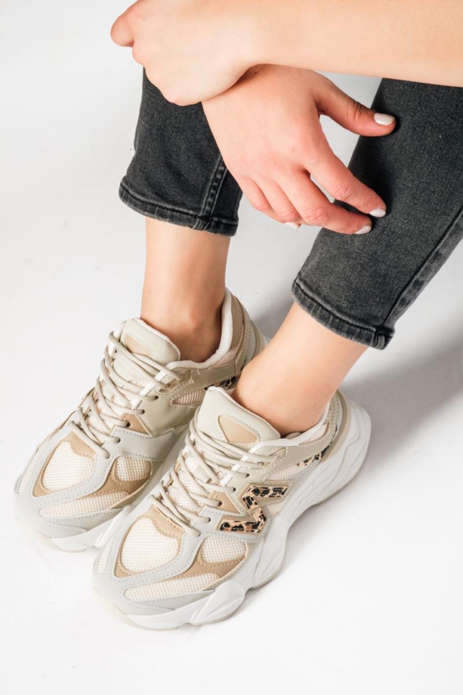 Chunky sneakers με συνδυασμό υλικών και διακριτικές χρωματικές αντιθέσεις ΜΠΕΖ Chunky sneakers με συνδυασμό υλικών και διακριτικές χρωματικές αντιθέσεις ΜΠΕΖ
