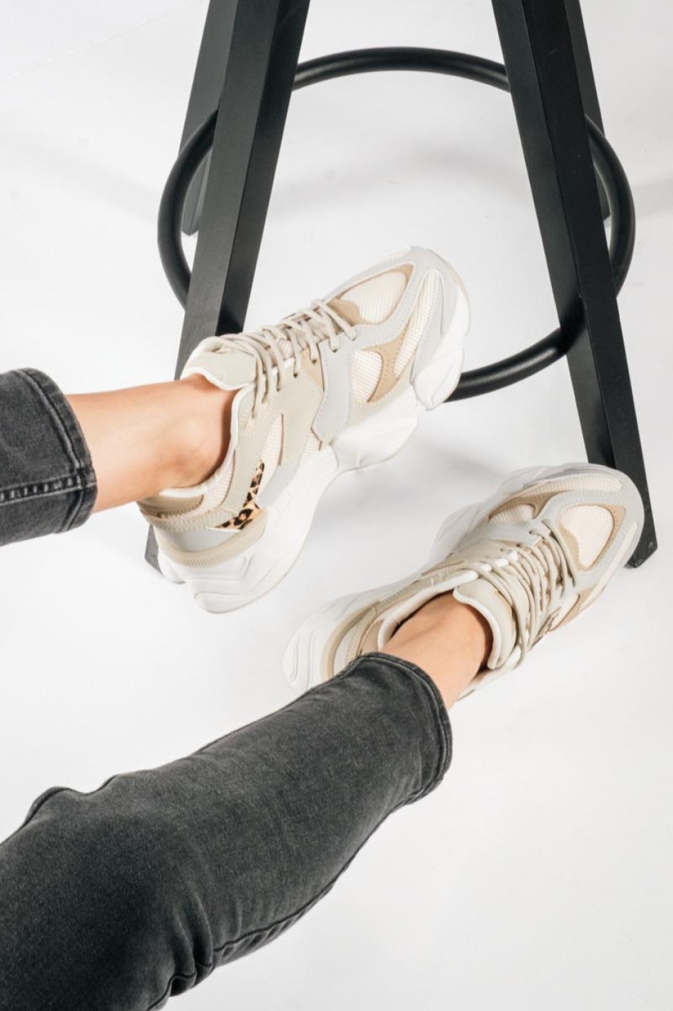 Chunky sneakers με συνδυασμό υλικών και διακριτικές χρωματικές αντιθέσεις ΜΠΕΖ Chunky sneakers με συνδυασμό υλικών και διακριτικές χρωματικές αντιθέσεις ΜΠΕΖ