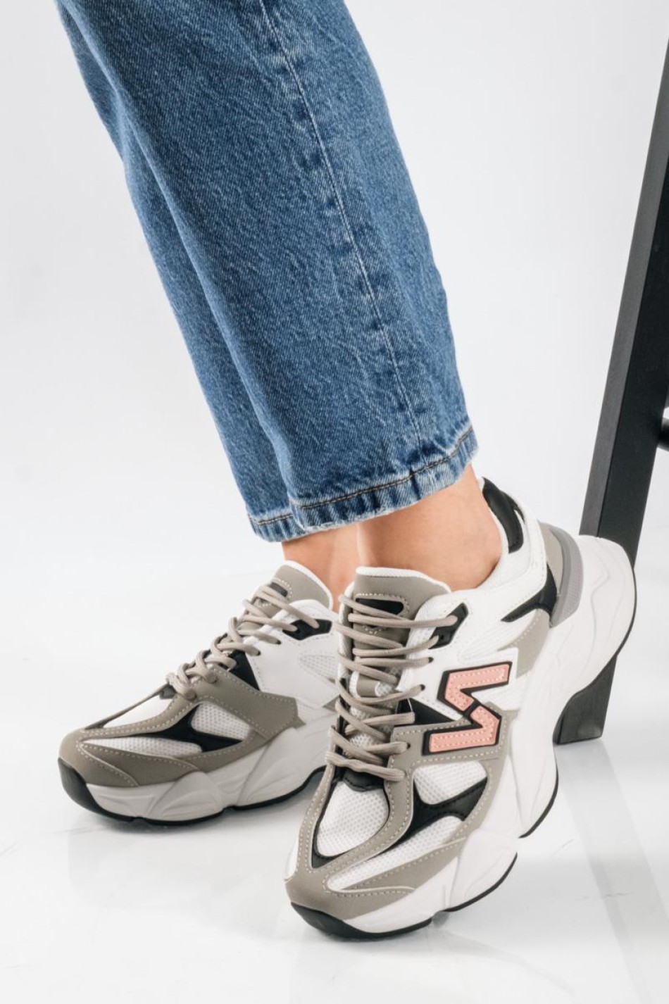 Chunky sneakers με συνδυασμό υλικών και διακριτικές χρωματικές αντιθέσεις ΓΚΡΙ Chunky sneakers με συνδυασμό υλικών και διακριτικές χρωματικές αντιθέσεις ΓΚΡΙ