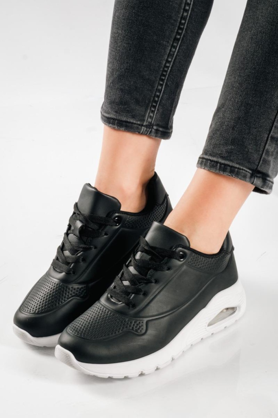 Sneakers με αδιάβροχο ύφασμα και αερόσολα ΜΑΥΡΟ