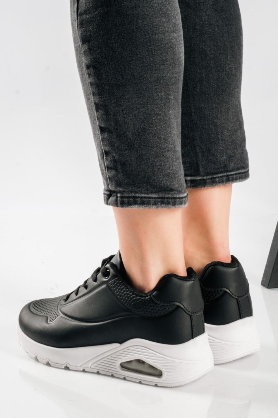 Sneakers με αδιάβροχο ύφασμα και αερόσολα ΜΑΥΡΟ