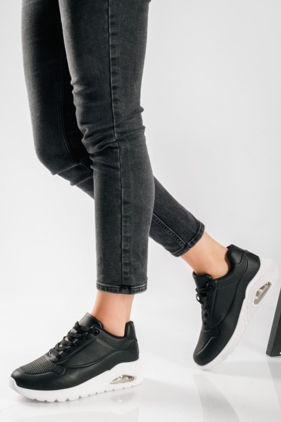 Sneakers με αδιάβροχο ύφασμα και αερόσολα ΜΑΥΡΟ Sneakers με αδιάβροχο ύφασμα και αερόσολα ΜΑΥΡΟ