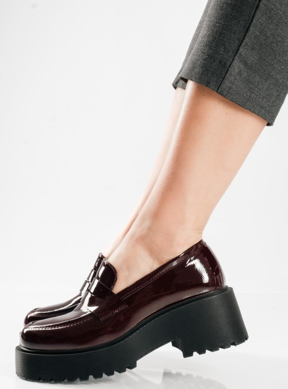 Chunky loafer με διπλή σόλα και minimal γραμμή ΜΠΟΡΝΤΩ Chunky loafer με διπλή σόλα και minimal γραμμή ΜΠΟΡΝΤΩ