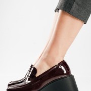 Chunky loafer με διπλή σόλα και minimal γραμμή ΜΠΟΡΝΤΩ Chunky loafer με διπλή σόλα και minimal γραμμή ΜΠΟΡΝΤΩ