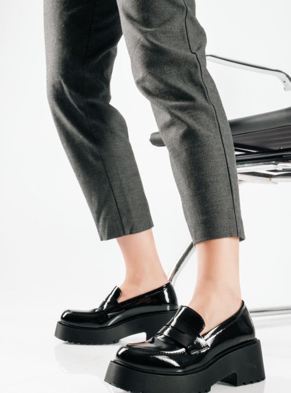 Chunky λουστρίνι loafer με διπλή σόλα και minimal γραμμή ΜΑΥΡΟ Chunky λουστρίνι loafer με διπλή σόλα και minimal γραμμή ΜΑΥΡΟ