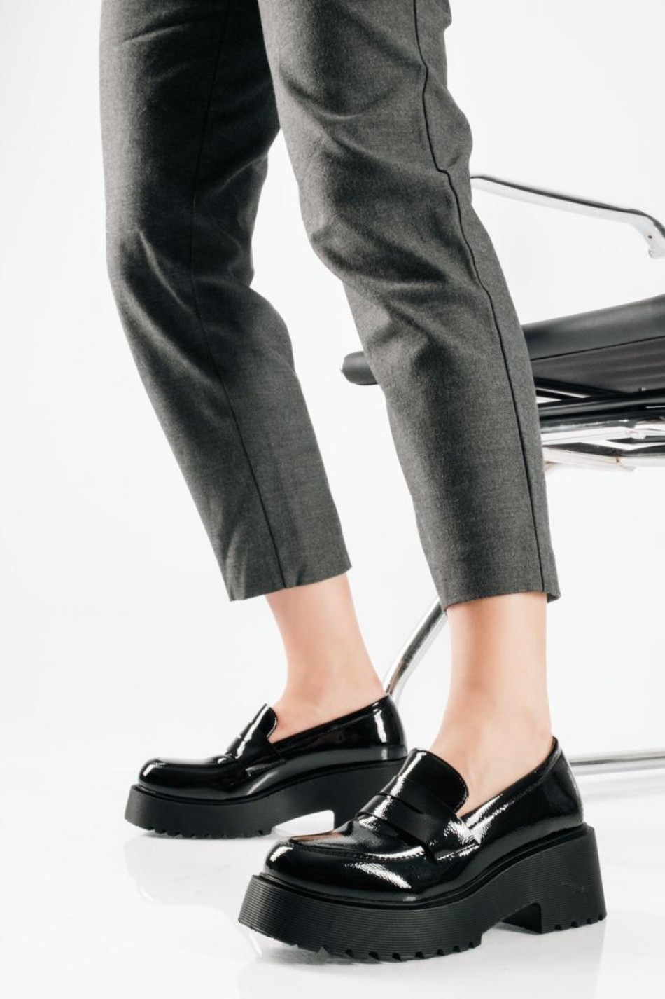 Chunky λουστρίνι loafer με διπλή σόλα και minimal γραμμή ΜΑΥΡΟ