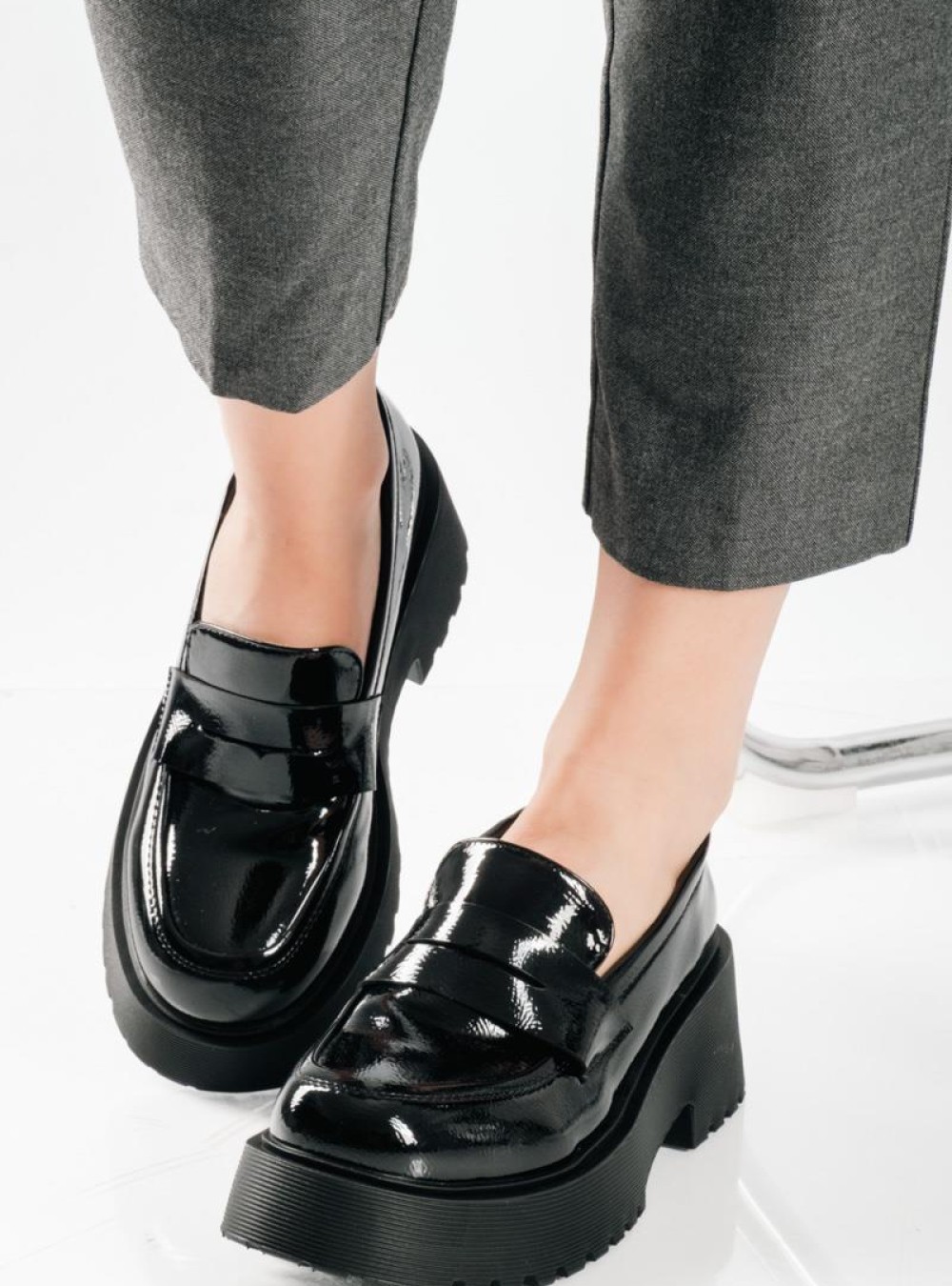 Chunky λουστρίνι loafer με διπλή σόλα και minimal γραμμή ΜΑΥΡΟ Chunky λουστρίνι loafer με διπλή σόλα και minimal γραμμή ΜΑΥΡΟ
