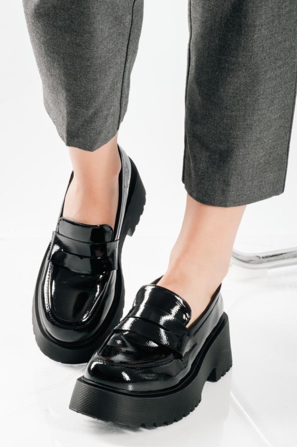Chunky λουστρίνι loafer με διπλή σόλα και minimal γραμμή ΜΑΥΡΟ