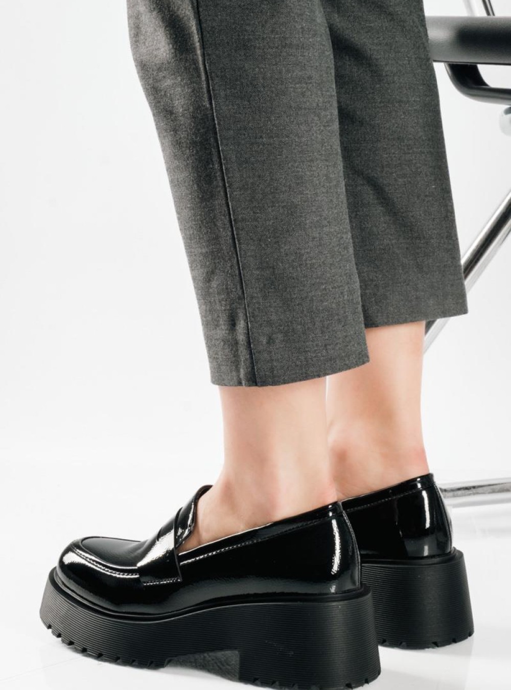 Chunky λουστρίνι loafer με διπλή σόλα και minimal γραμμή ΜΑΥΡΟ Chunky λουστρίνι loafer με διπλή σόλα και minimal γραμμή ΜΑΥΡΟ