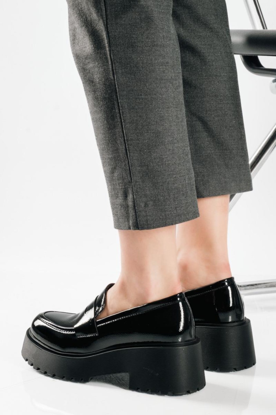 Chunky λουστρίνι loafer με διπλή σόλα και minimal γραμμή ΜΑΥΡΟ Chunky λουστρίνι loafer με διπλή σόλα και minimal γραμμή ΜΑΥΡΟ