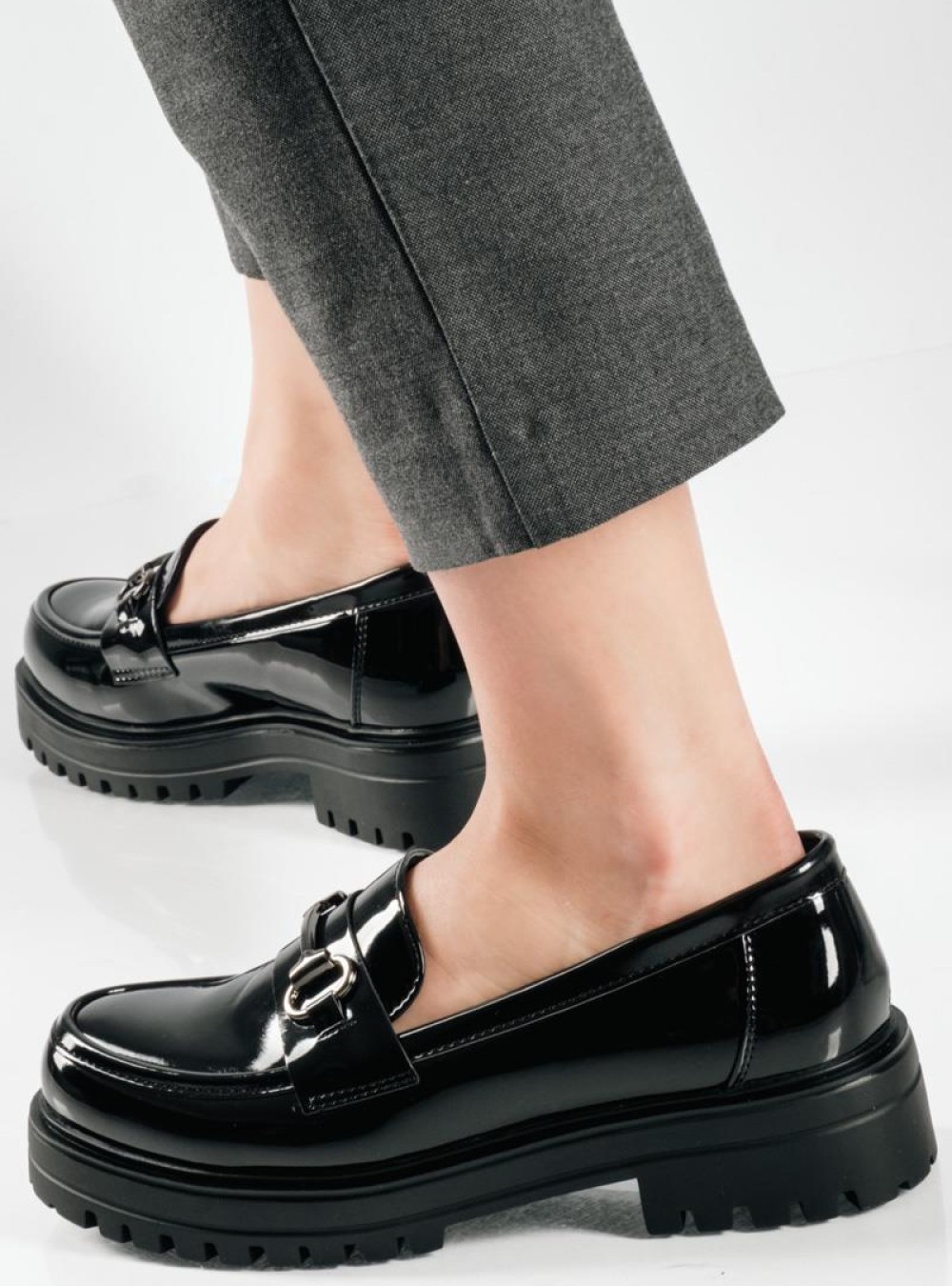 Basic loafer με μεταλλική αγκράφα και γυαλιστερή υφή ΜΑΥΡΟ Basic loafer με μεταλλική αγκράφα και γυαλιστερή υφή ΜΑΥΡΟ