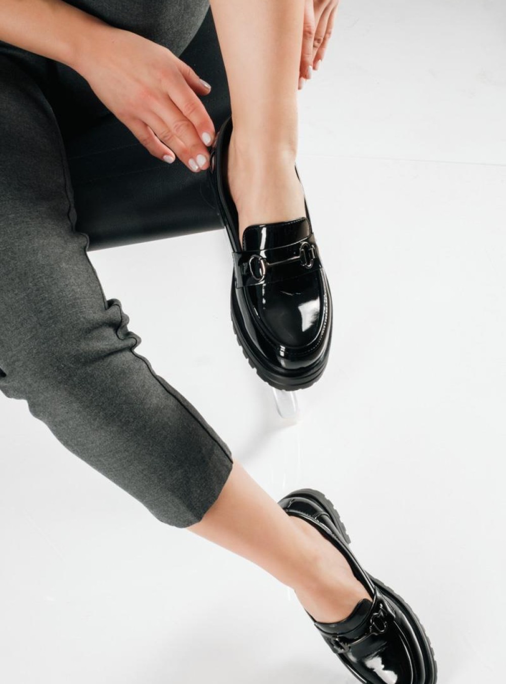 Basic loafer με μεταλλική αγκράφα και γυαλιστερή υφή ΜΑΥΡΟ Basic loafer με μεταλλική αγκράφα και γυαλιστερή υφή ΜΑΥΡΟ