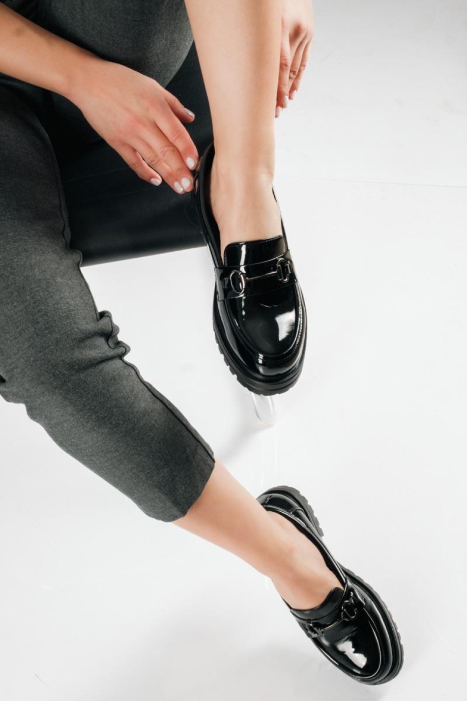 Basic loafer με μεταλλική αγκράφα και γυαλιστερή υφή ΜΑΥΡΟ Basic loafer με μεταλλική αγκράφα και γυαλιστερή υφή ΜΑΥΡΟ