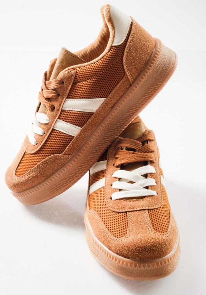 Casual Sneakers με μοντέρνο ρετρό look και σουέτ λεπτομέρειες ΚΑΦΕ