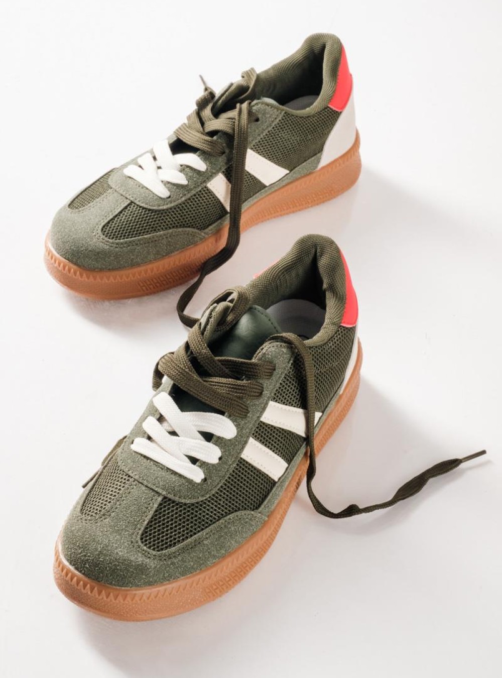 Casual Sneakers με λευκές πλαϊνές ρίγες, δίχτυ και suede επένδυση στο μπροστινό μέρος ΛΑΔΙ Casual Sneakers με λευκές πλαϊνές ρίγες, δίχτυ και suede επένδυση στο μπροστινό μέρος ΛΑΔΙ