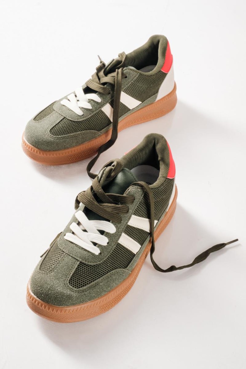 Casual Sneakers με λευκές πλαϊνές ρίγες, δίχτυ και suede επένδυση στο μπροστινό μέρος ΛΑΔΙ Casual Sneakers με λευκές πλαϊνές ρίγες, δίχτυ και suede επένδυση στο μπροστινό μέρος ΛΑΔΙ