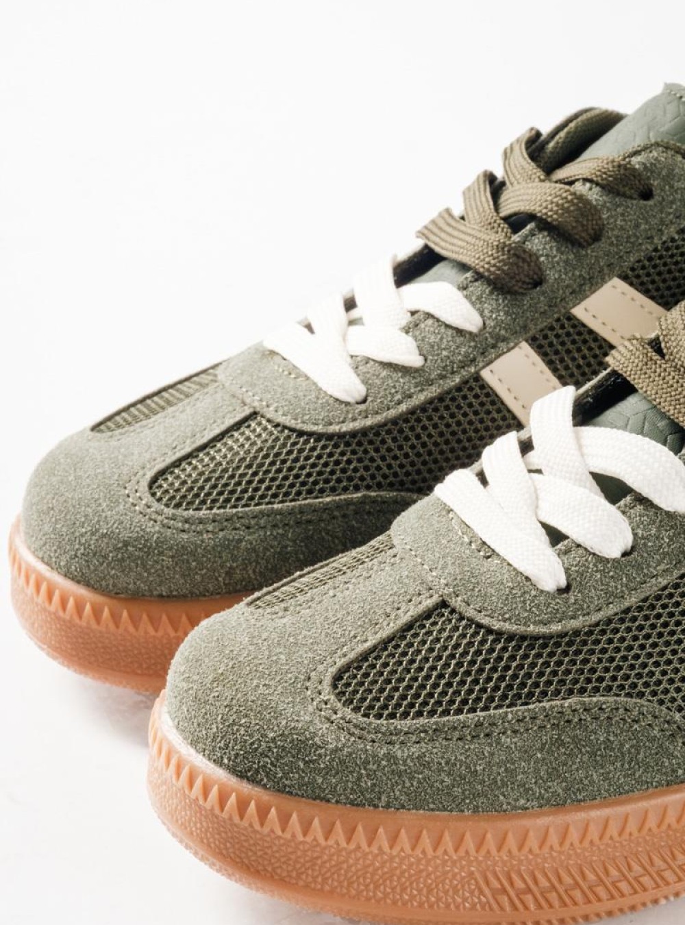Casual Sneakers με λευκές πλαϊνές ρίγες, δίχτυ και suede επένδυση στο μπροστινό μέρος ΛΑΔΙ Casual Sneakers με λευκές πλαϊνές ρίγες, δίχτυ και suede επένδυση στο μπροστινό μέρος ΛΑΔΙ